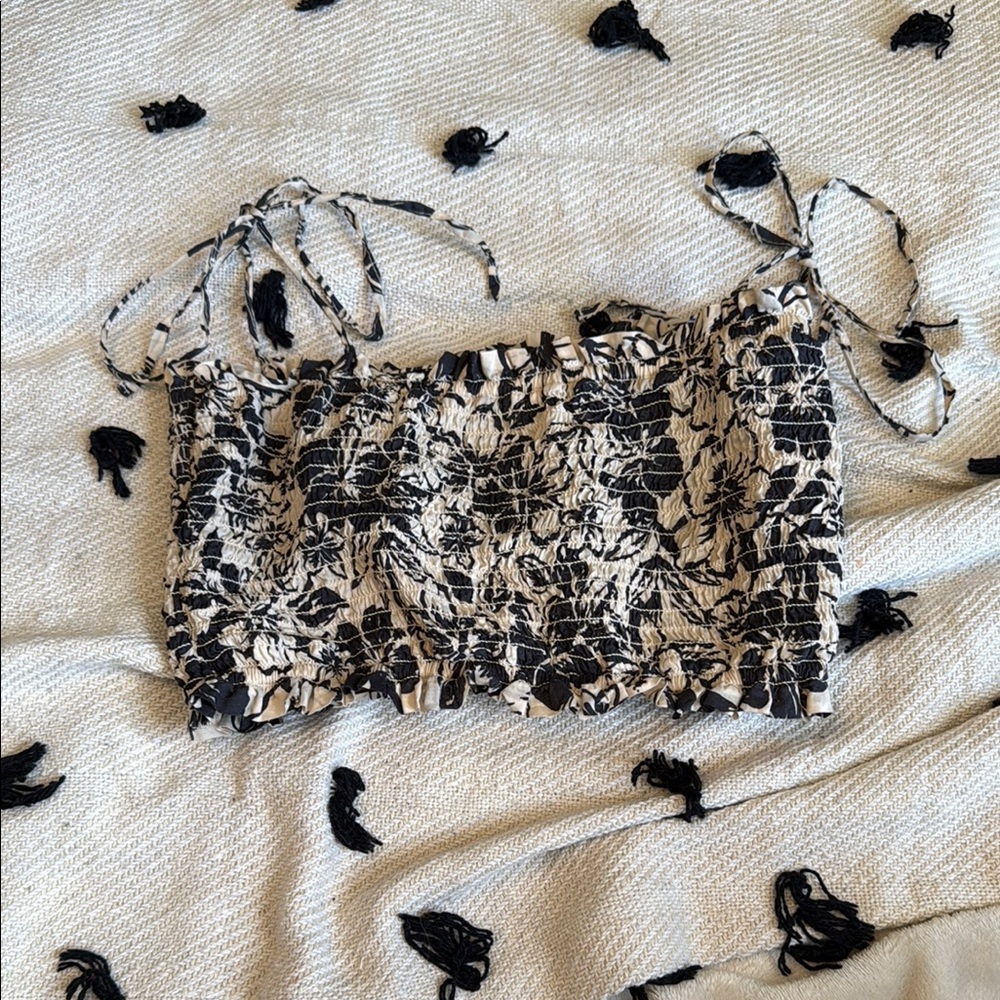 American Eagle Outfitters Black and Cream Ruched Crop Top